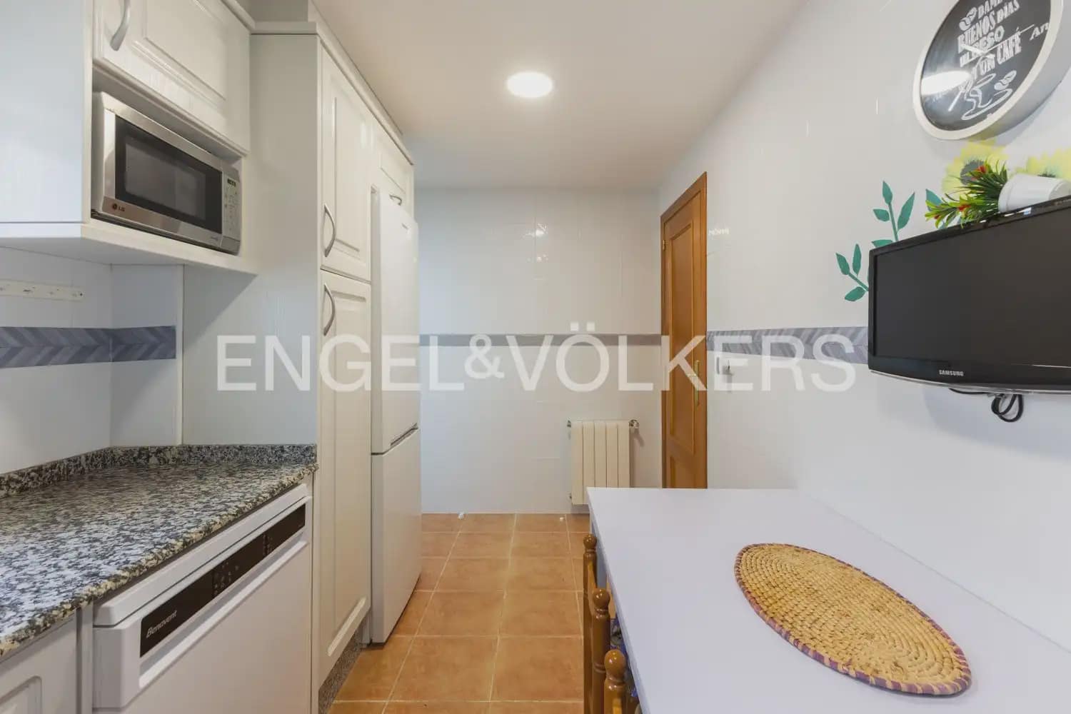 4 bedroom Flat for sale in Tavernes Blanques with garage - € 395,000 (Ref: 9897749)