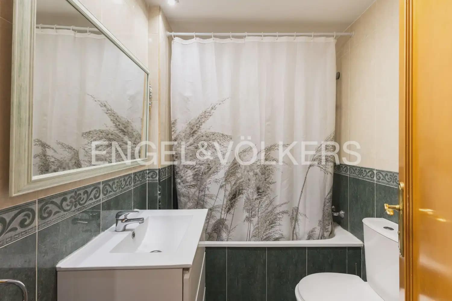 4 bedroom Flat for sale in Tavernes Blanques with garage - € 395,000 (Ref: 9897749)
