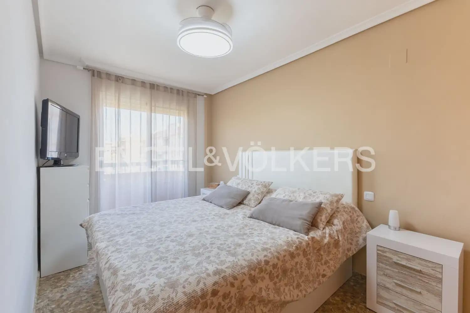 4 bedroom Flat for sale in Tavernes Blanques with garage - € 395,000 (Ref: 9897749)