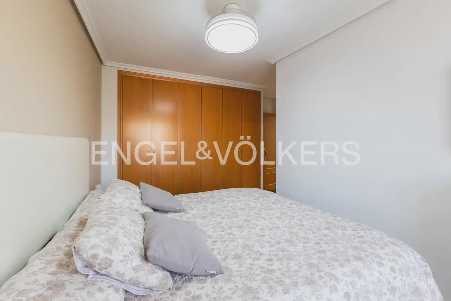 4 bedroom Flat for sale in Tavernes Blanques with garage - € 395,000 (Ref: 9897749)