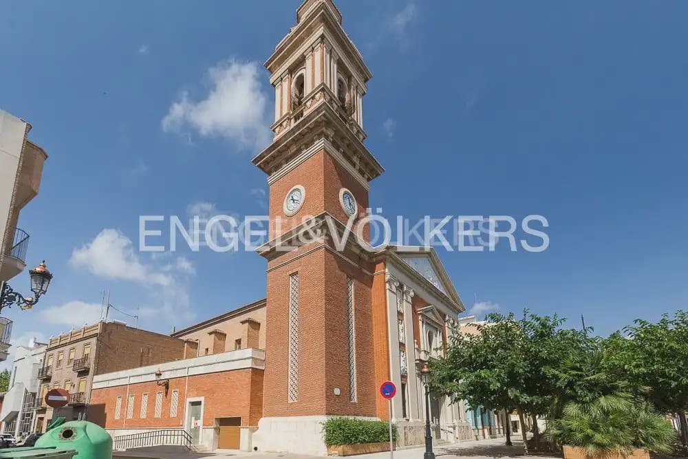 4 bedroom Flat for sale in Tavernes Blanques with garage - € 395,000 (Ref: 9897749)