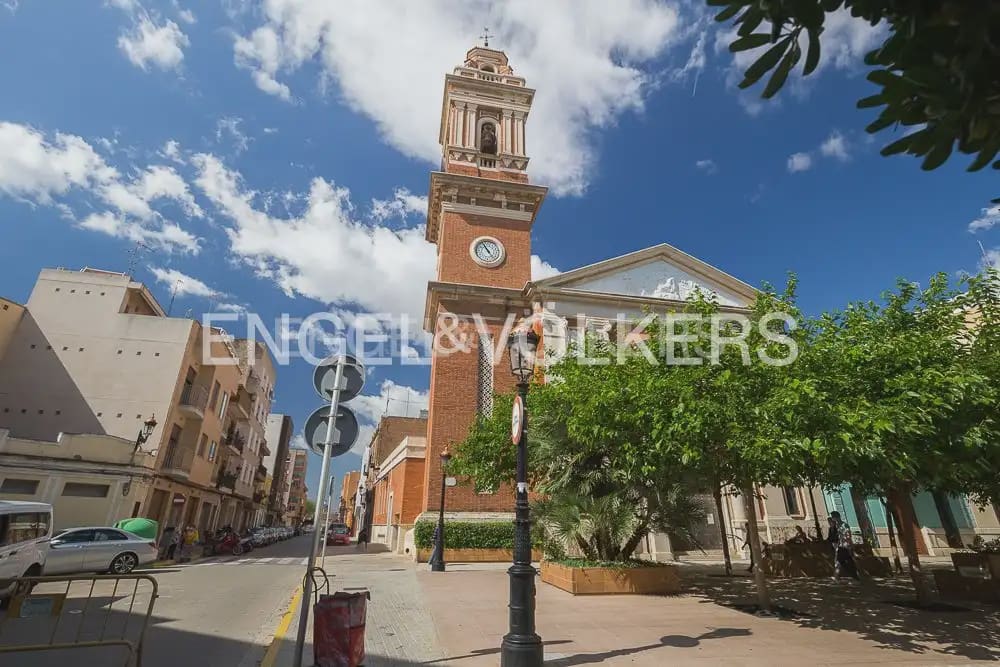 4 bedroom Flat for sale in Tavernes Blanques with garage - € 395,000 (Ref: 9897749)