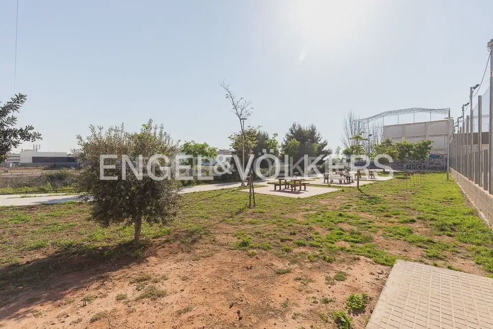 4 bedroom Flat for sale in Tavernes Blanques with garage - € 395,000 (Ref: 9897749)