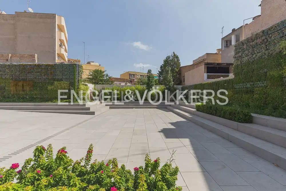 4 bedroom Flat for sale in Tavernes Blanques with garage - € 395,000 (Ref: 9897749)