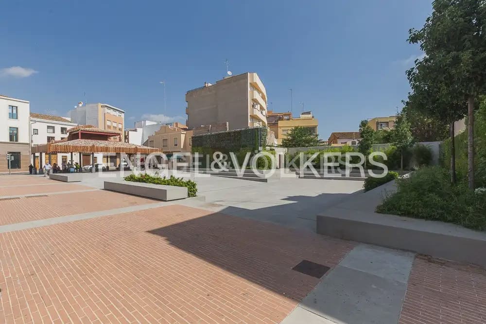 4 bedroom Flat for sale in Tavernes Blanques with garage - € 395,000 (Ref: 9897749)