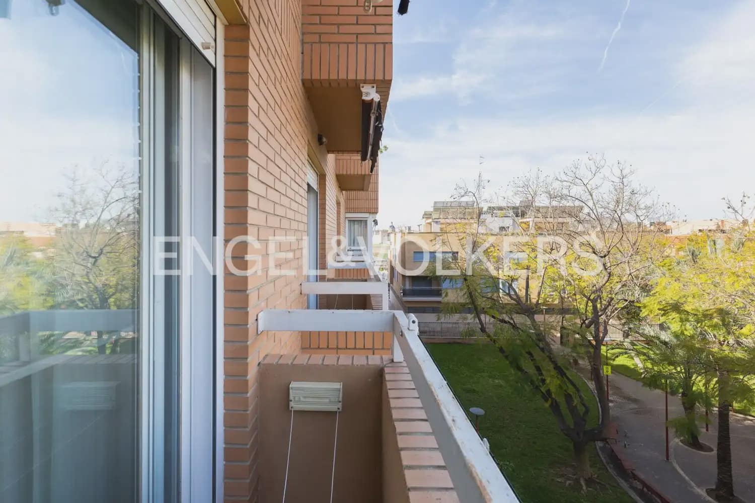 4 bedroom Flat for sale in Tavernes Blanques with garage - € 395,000 (Ref: 9897749)