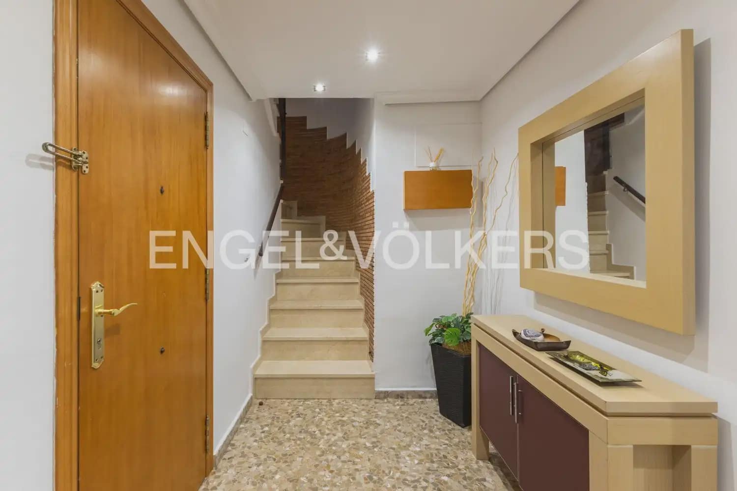 4 bedroom Flat for sale in Tavernes Blanques with garage - € 395,000 (Ref: 9897749)