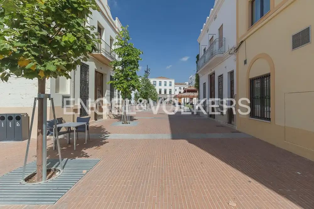 4 bedroom Flat for sale in Tavernes Blanques with garage - € 395,000 (Ref: 9897749)