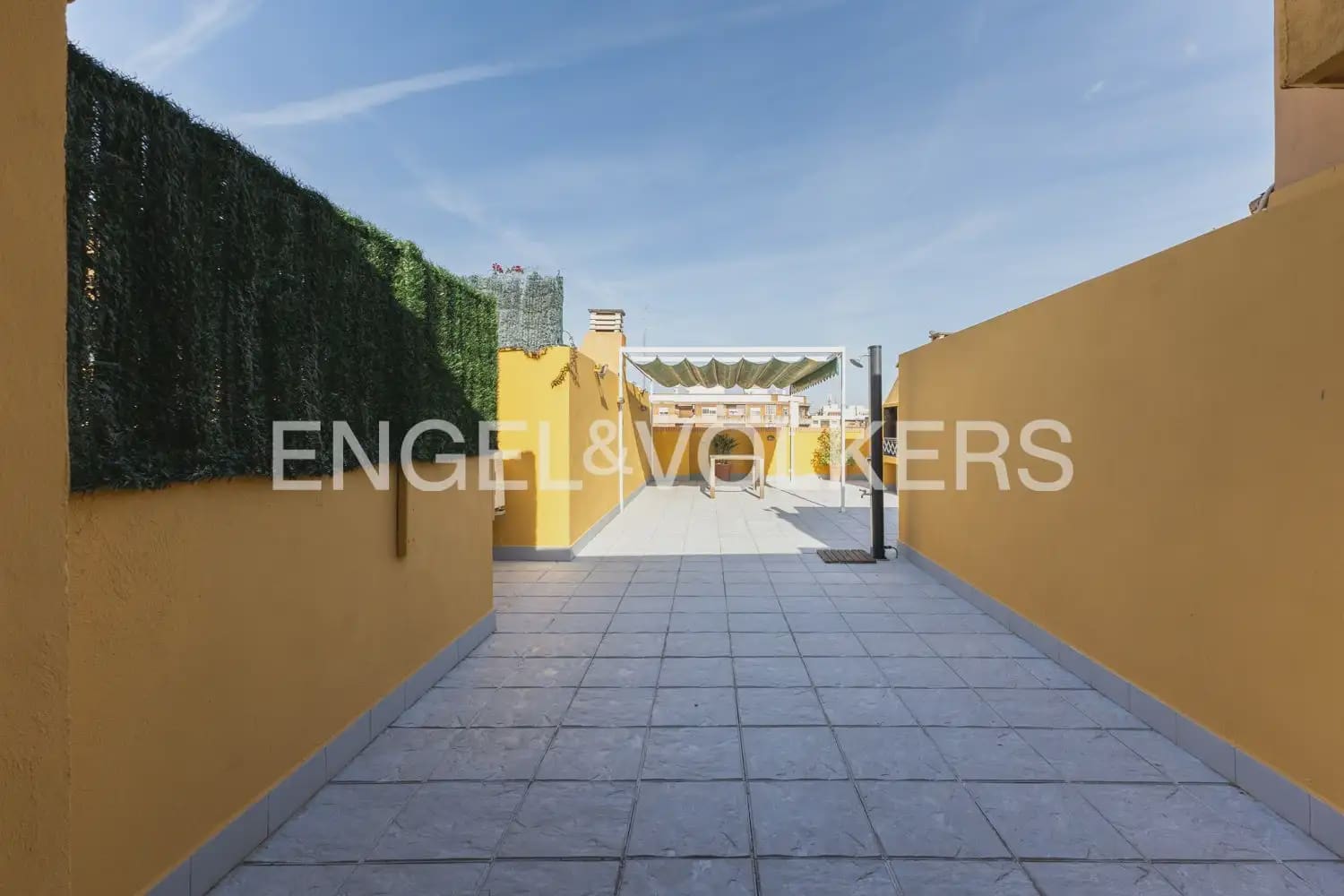 4 bedroom Flat for sale in Tavernes Blanques with garage - € 395,000 (Ref: 9897749)