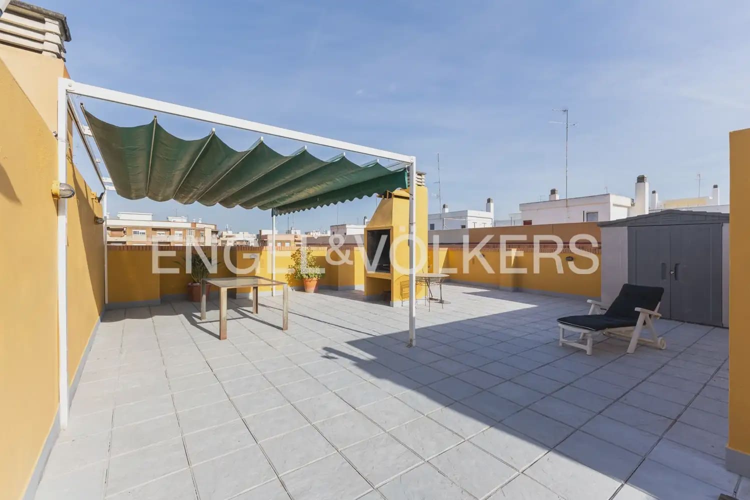 4 bedroom Flat for sale in Tavernes Blanques with garage - € 395,000 (Ref: 9897749)
