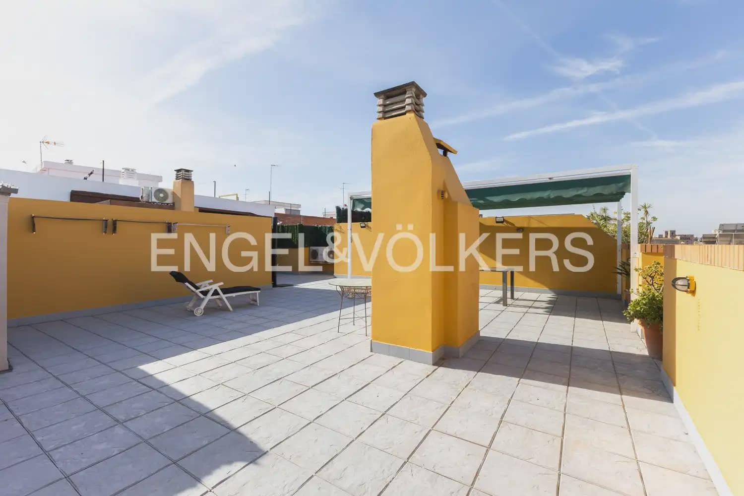 4 bedroom Flat for sale in Tavernes Blanques with garage - € 395,000 (Ref: 9897749)