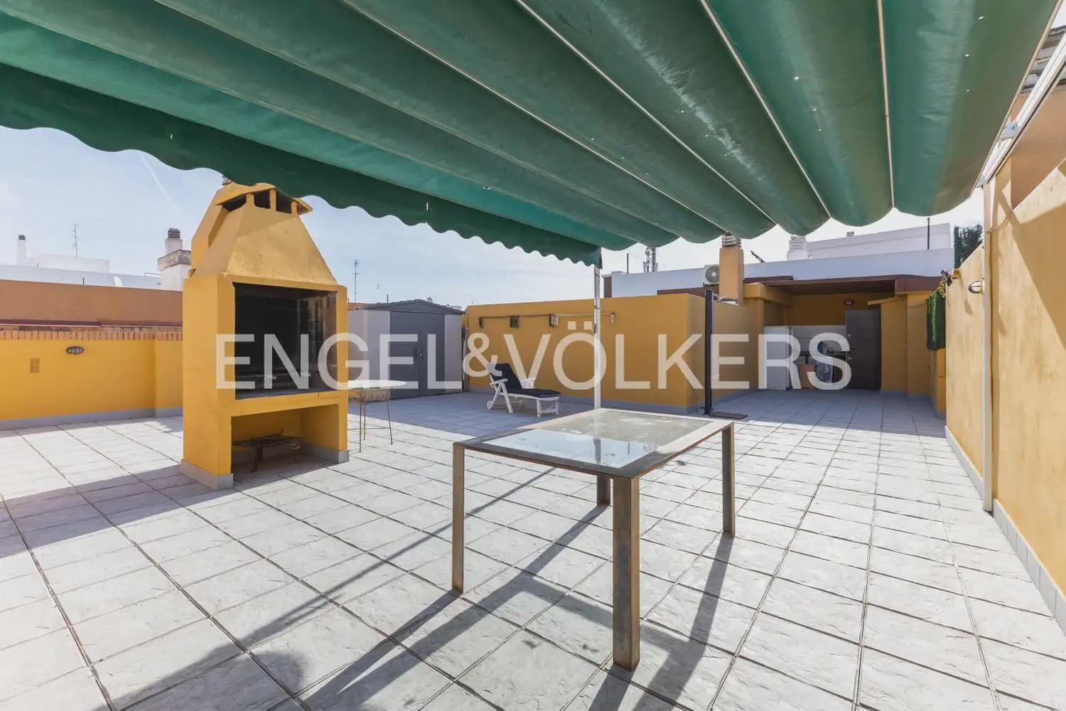 4 bedroom Flat for sale in Tavernes Blanques with garage - € 395,000 (Ref: 9897749)