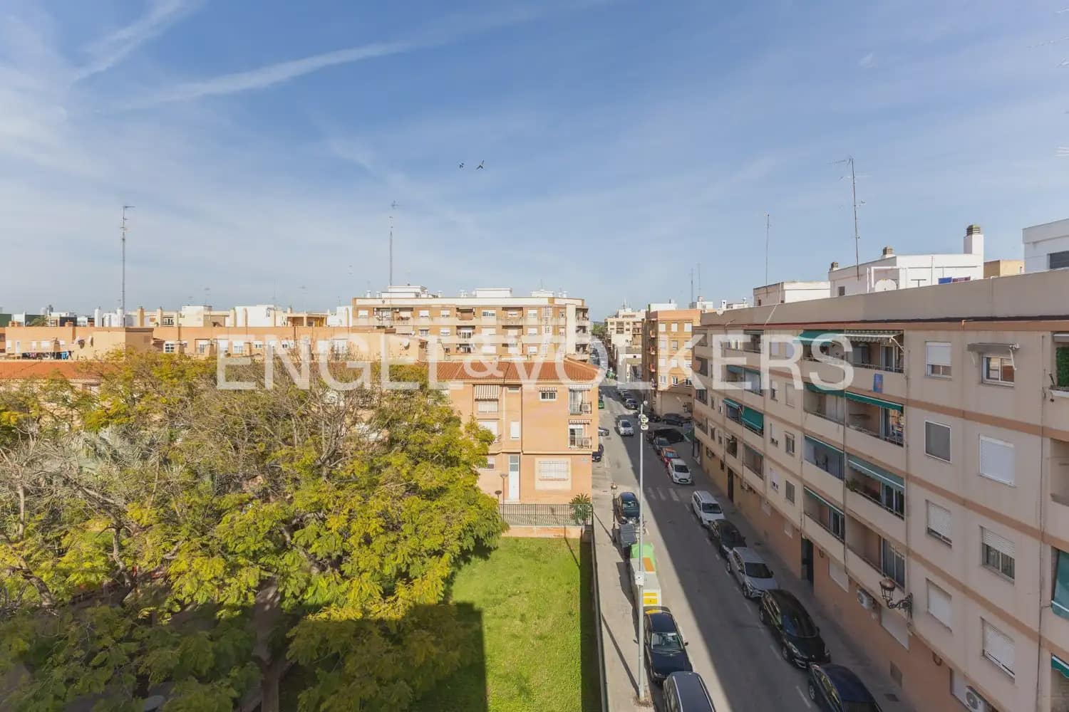 4 bedroom Flat for sale in Tavernes Blanques with garage - € 395,000 (Ref: 9897749)