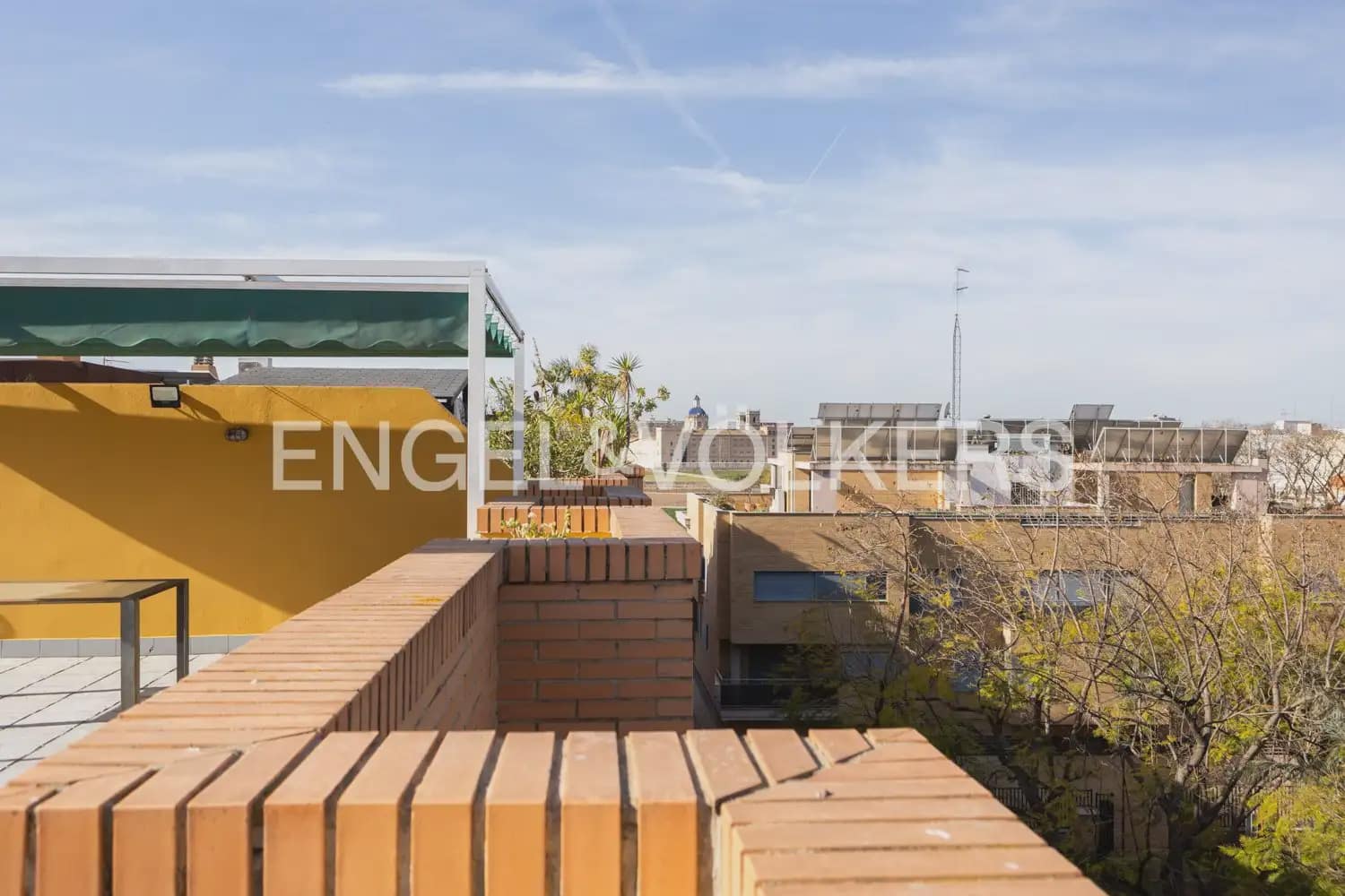 4 bedroom Flat for sale in Tavernes Blanques with garage - € 395,000 (Ref: 9897749)