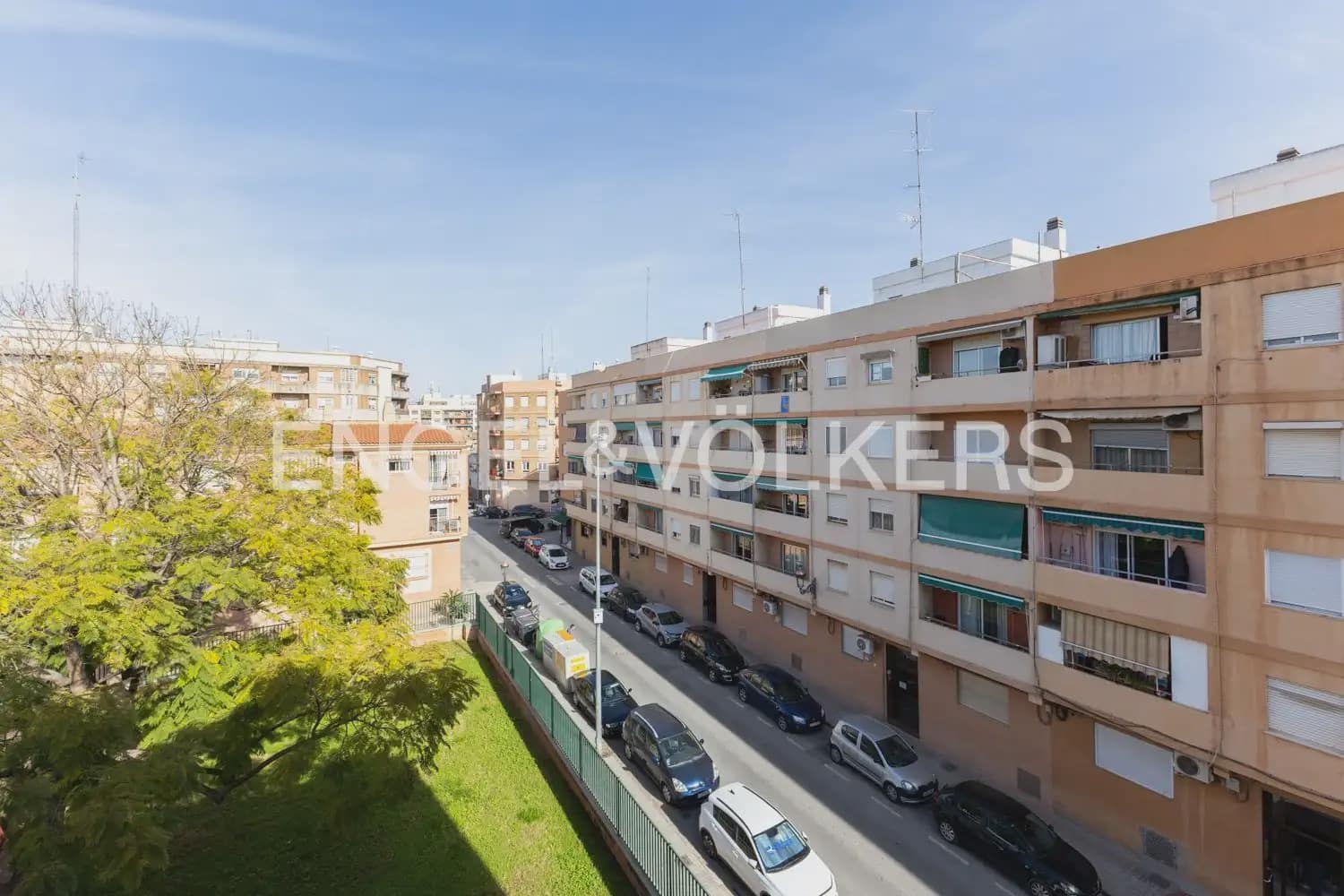 4 bedroom Flat for sale in Tavernes Blanques with garage - € 395,000 (Ref: 9897749)