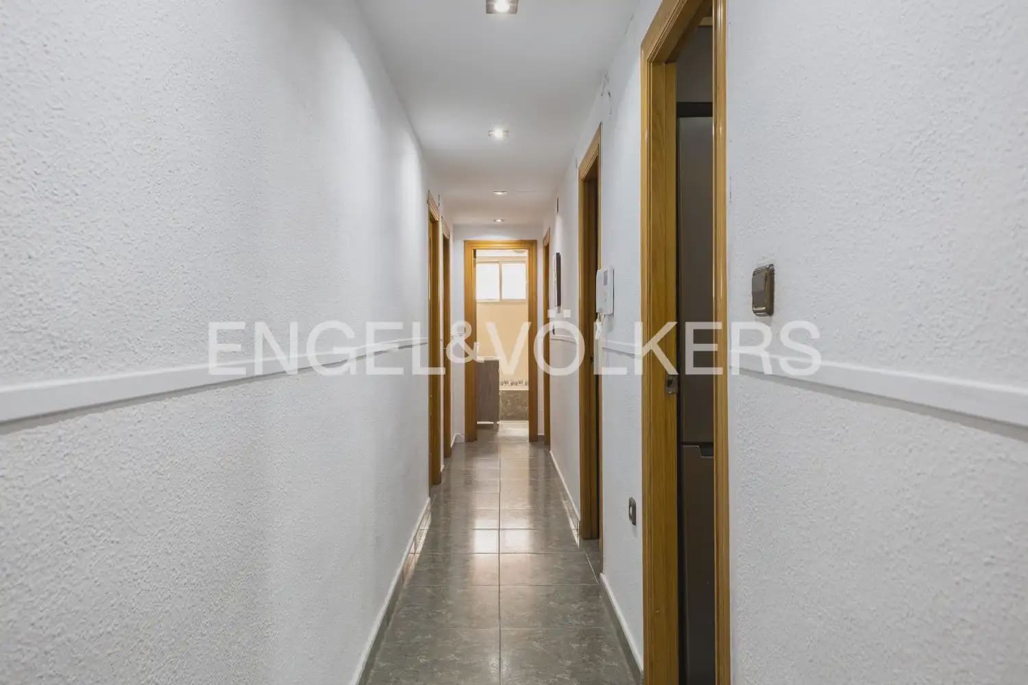 Piso de 4 habitaciones en València ciudad en venta - 368.000 € (Ref: 9897751)