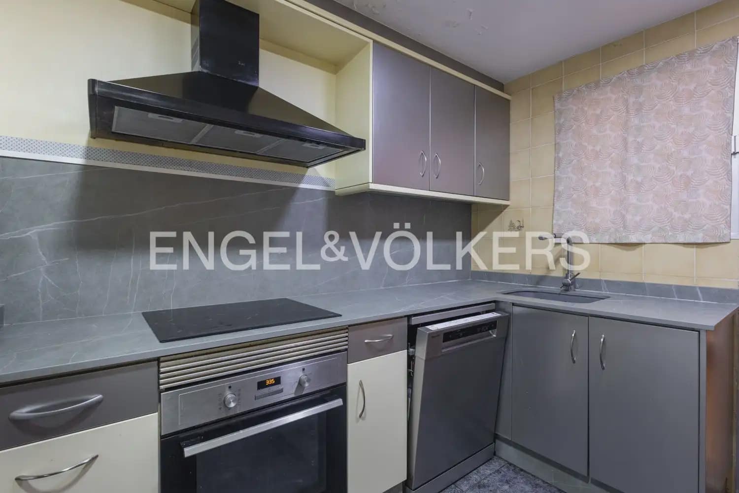 Piso de 4 habitaciones en València ciudad en venta - 368.000 € (Ref: 9897751)