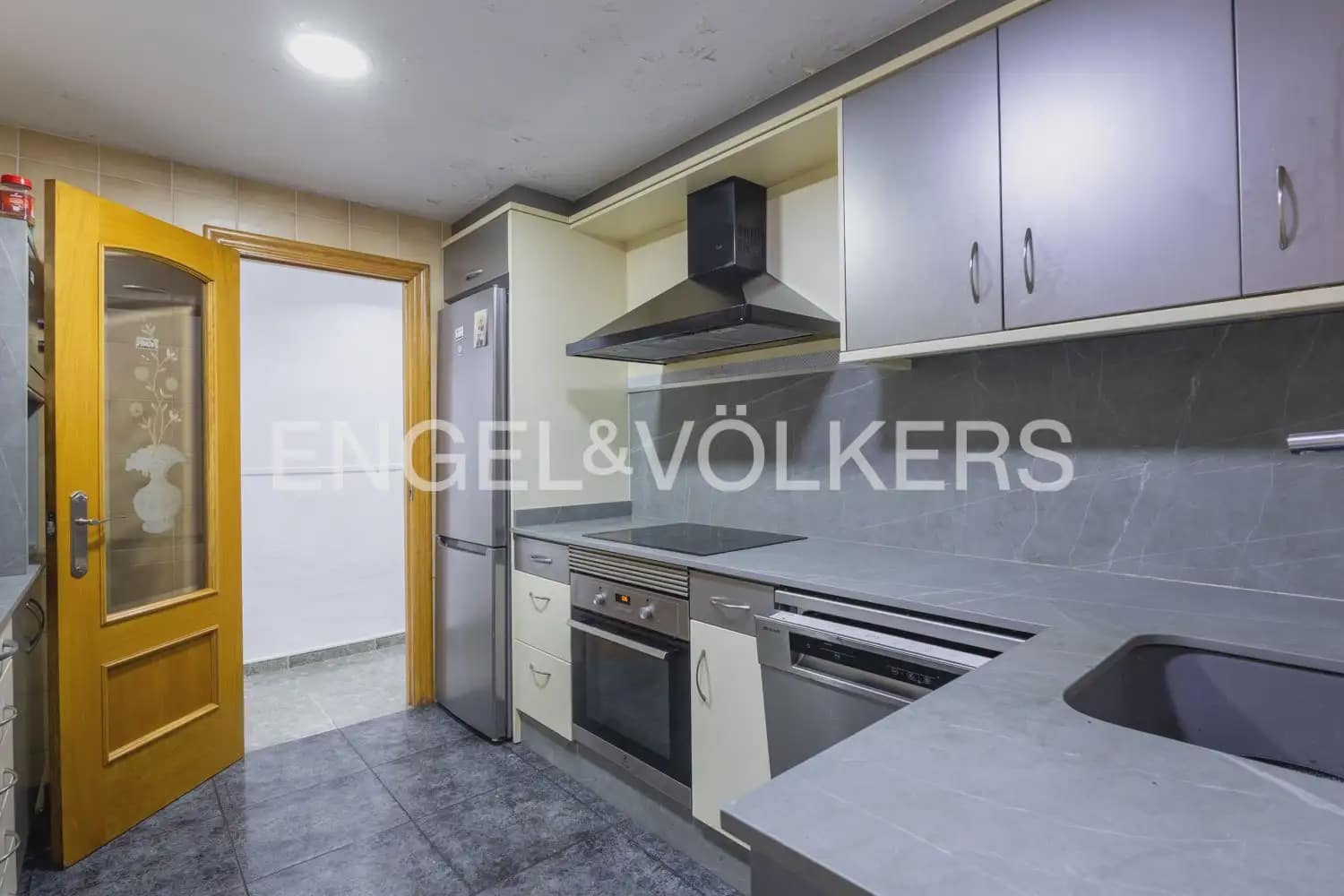 Piso de 4 habitaciones en València ciudad en venta - 368.000 € (Ref: 9897751)