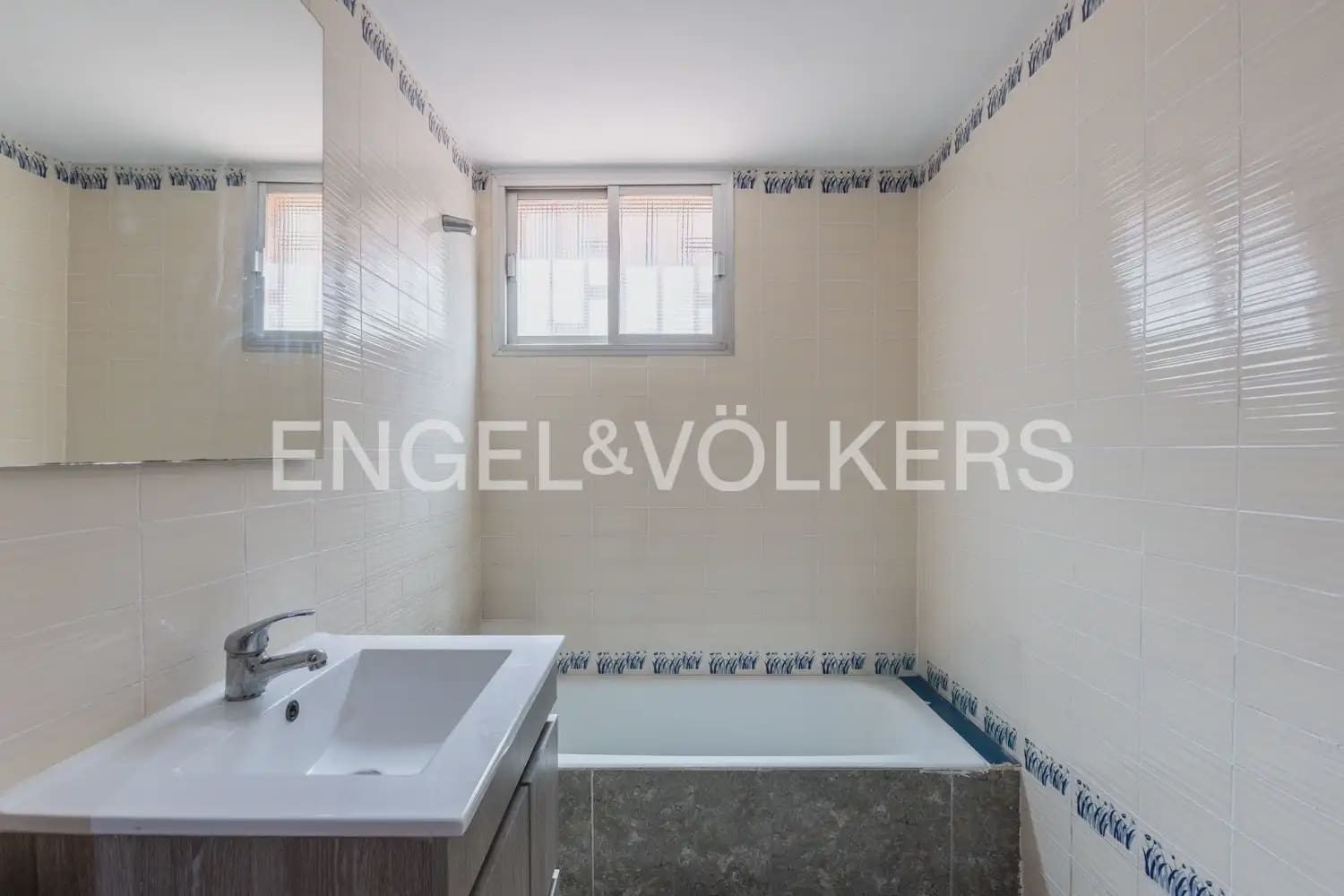 Piso de 4 habitaciones en València ciudad en venta - 368.000 € (Ref: 9897751)