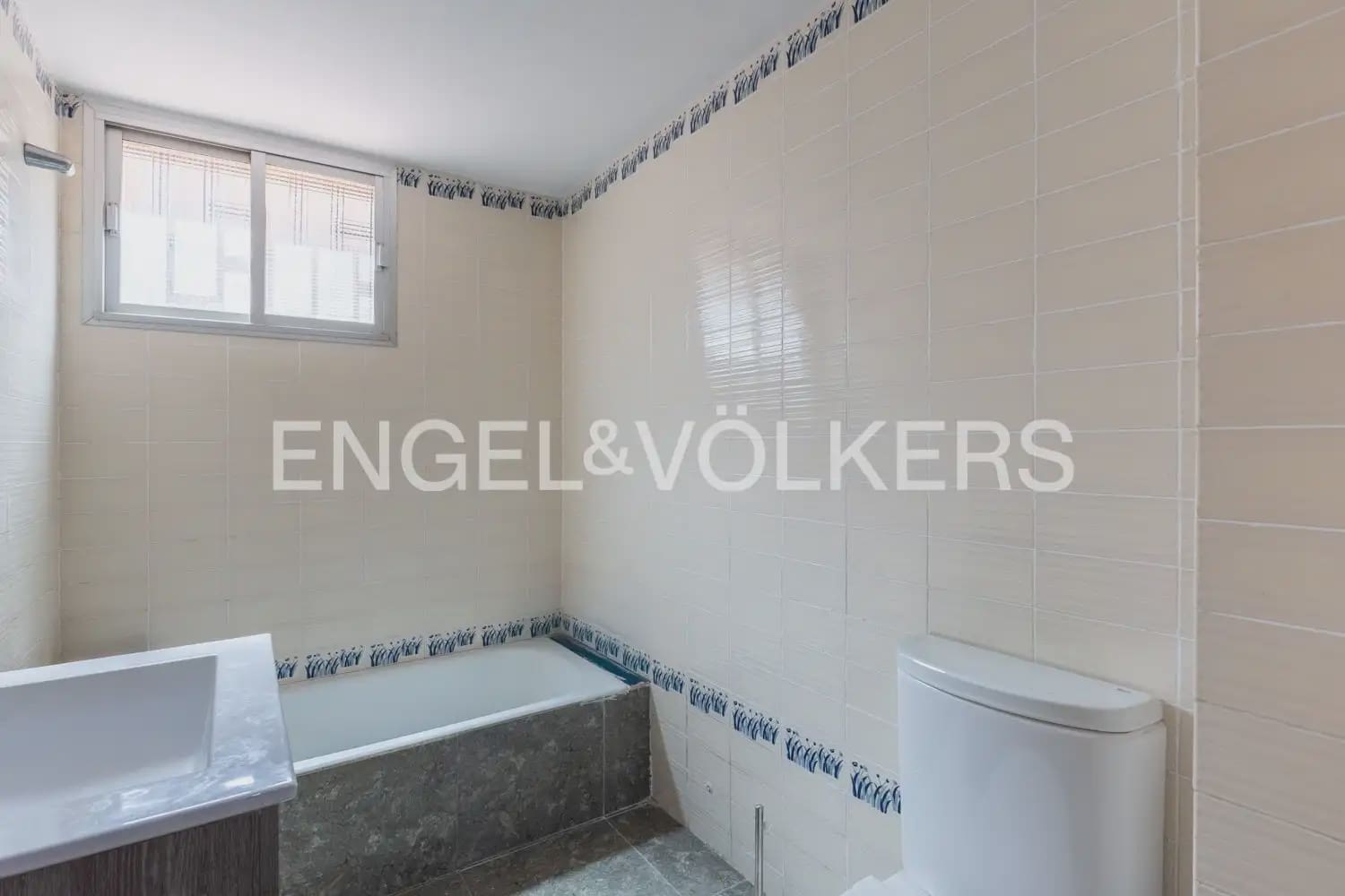 Piso de 4 habitaciones en València ciudad en venta - 368.000 € (Ref: 9897751)