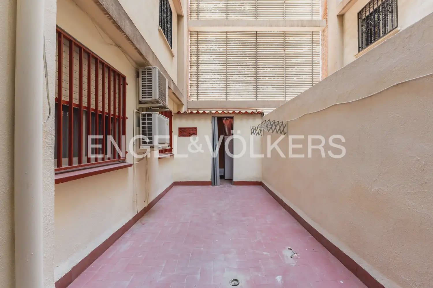 Piso de 4 habitaciones en València ciudad en venta - 368.000 € (Ref: 9897751)