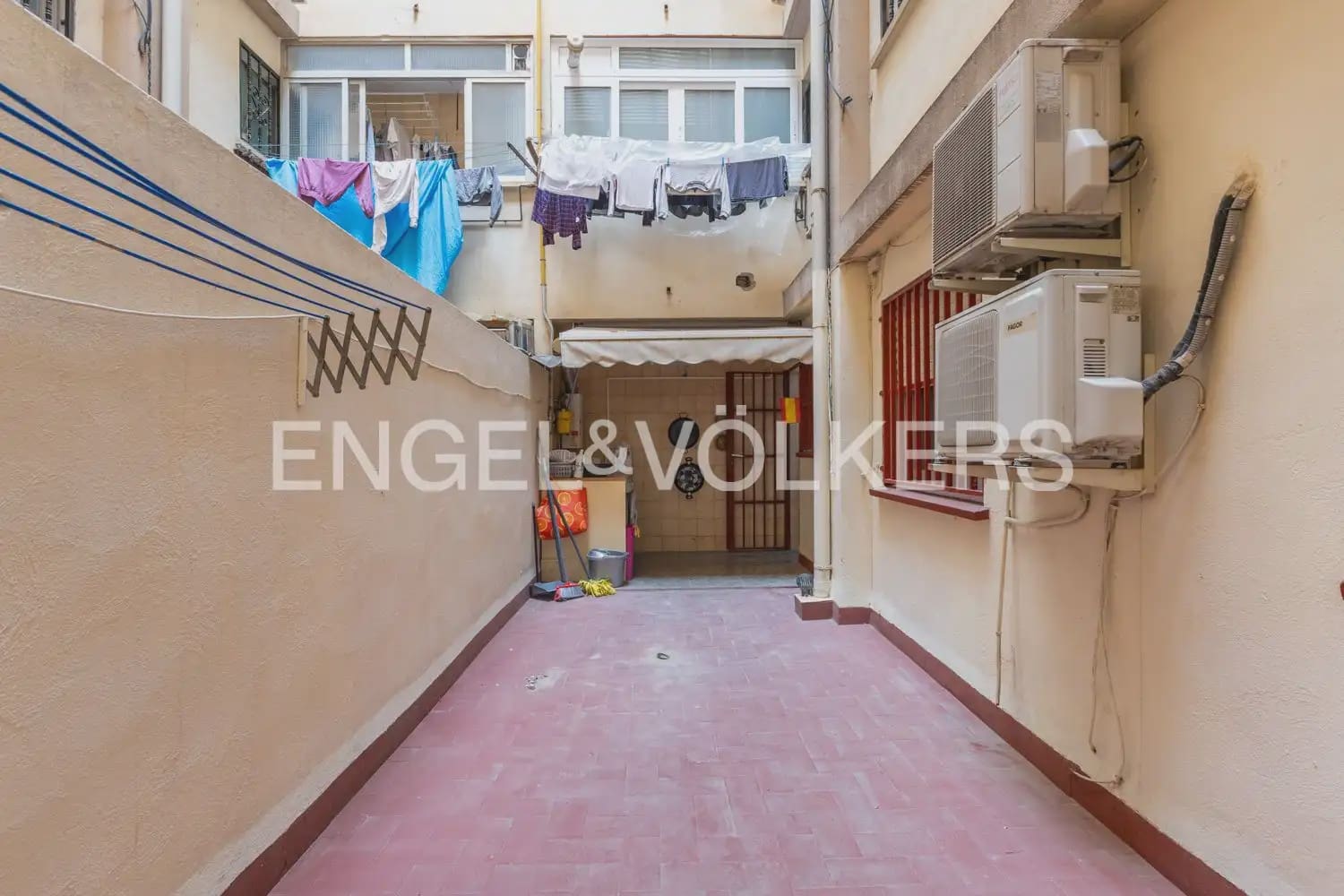 Piso de 4 habitaciones en València ciudad en venta - 368.000 € (Ref: 9897751)