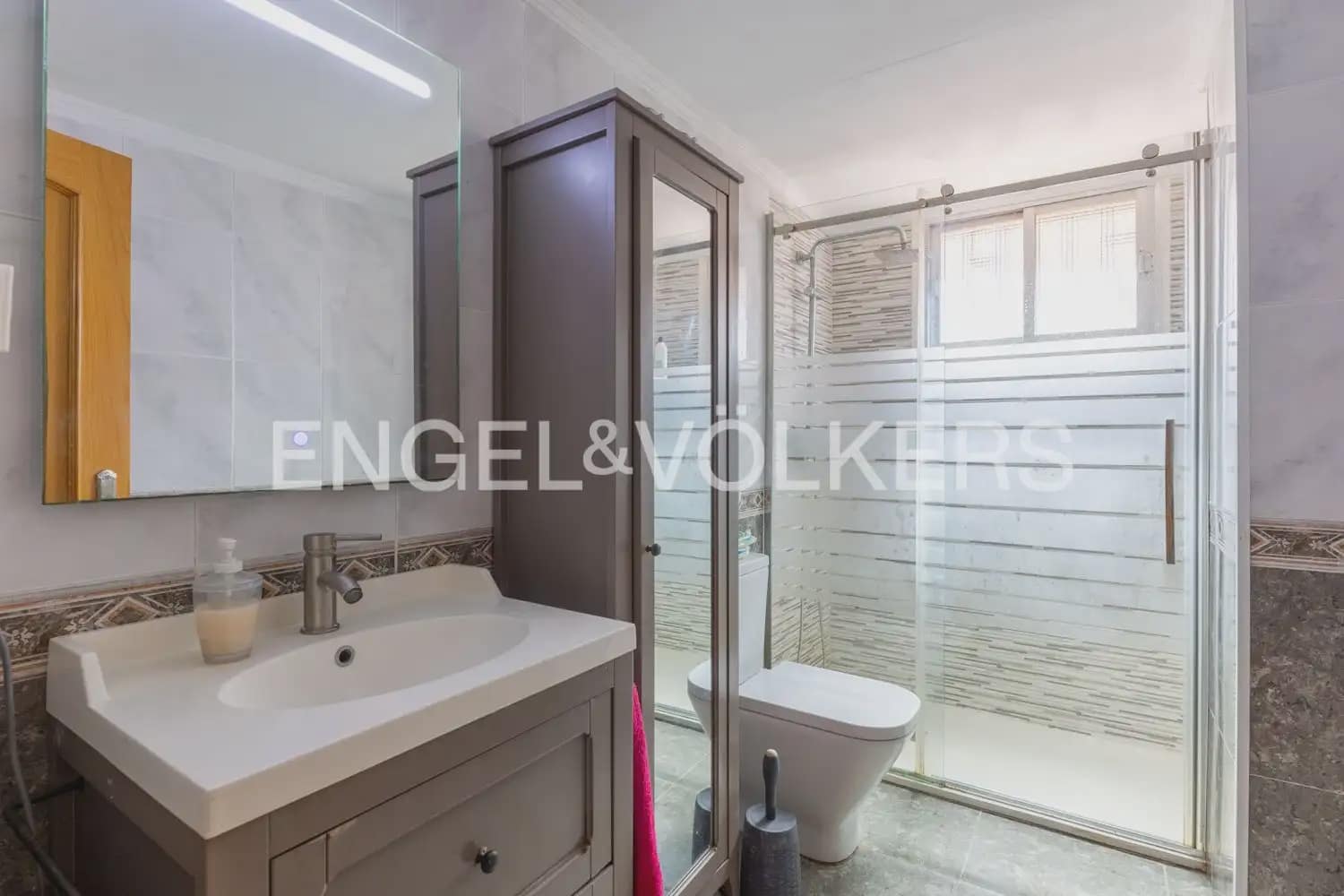 Piso de 4 habitaciones en València ciudad en venta - 368.000 € (Ref: 9897751)