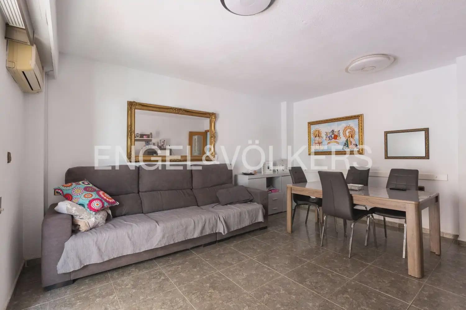 Piso de 4 habitaciones en València ciudad en venta - 368.000 € (Ref: 9897751)