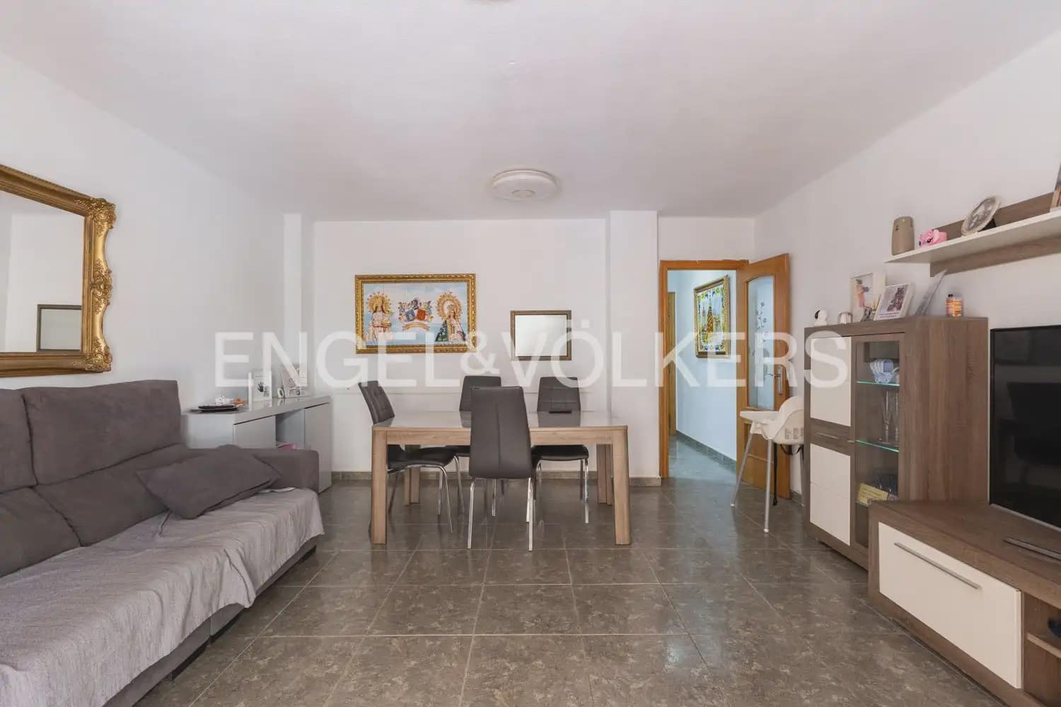 Piso de 4 habitaciones en València ciudad en venta - 368.000 € (Ref: 9897751)
