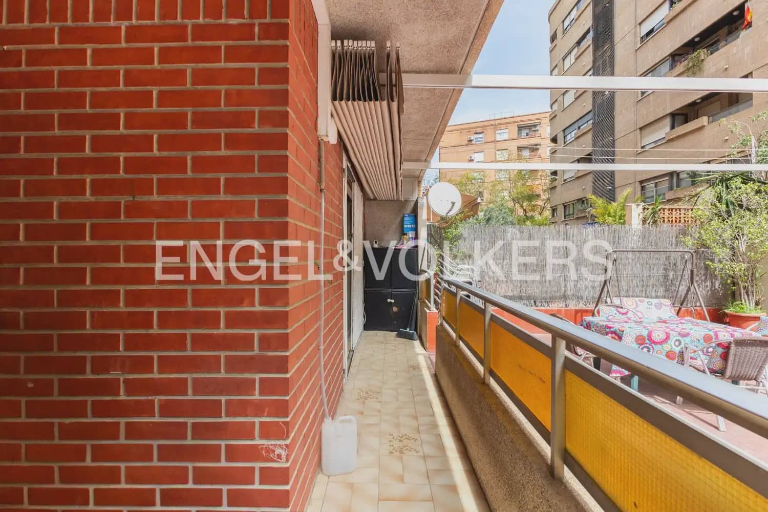 Piso de 4 habitaciones en València ciudad en venta - 368.000 € (Ref: 9897751)