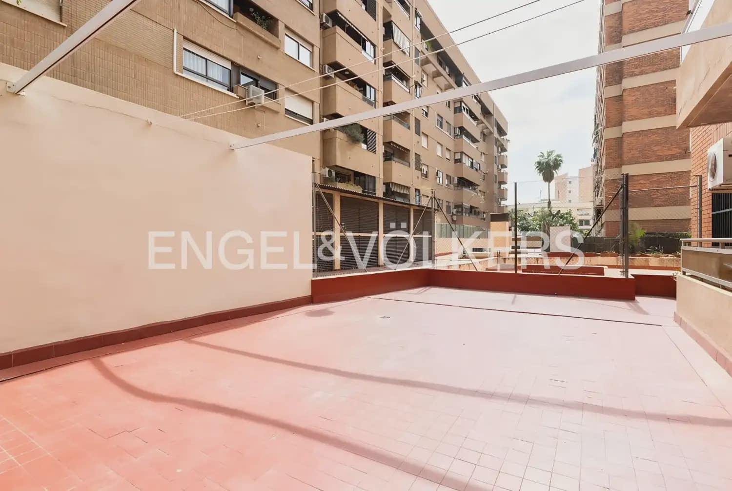 Piso de 4 habitaciones en València ciudad en venta - 368.000 € (Ref: 9897751)