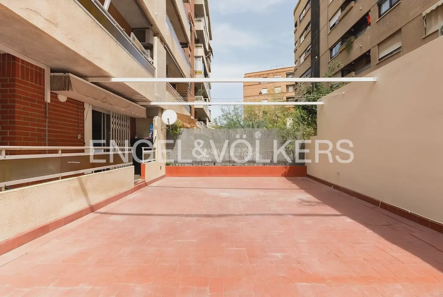 Piso de 4 habitaciones en València ciudad en venta - 368.000 € (Ref: 9897751)