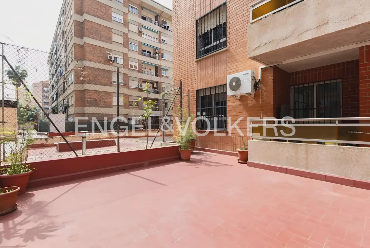 Piso de 4 habitaciones en València ciudad en venta - 368.000 € (Ref: 9897751)