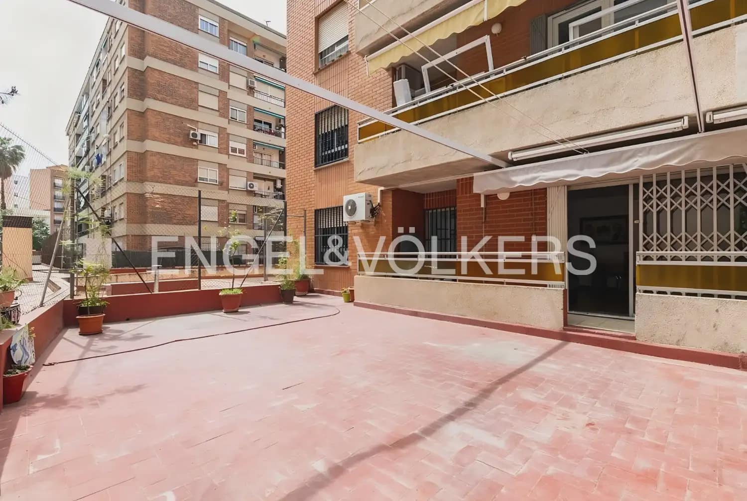 Piso de 4 habitaciones en València ciudad en venta - 368.000 € (Ref: 9897751)