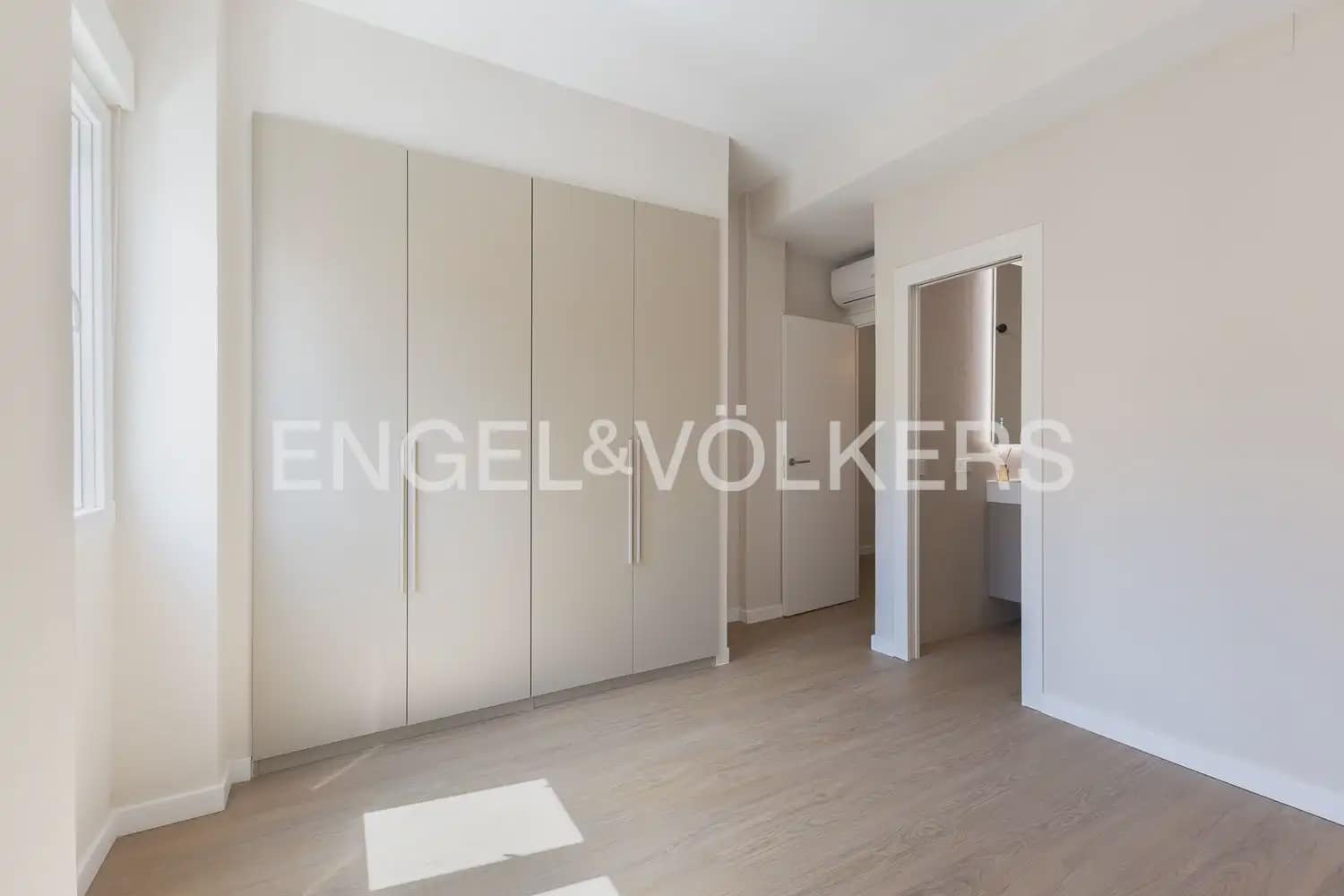 Piso de 2 habitaciones en València ciudad en venta - 420.000 € (Ref: 9897753)