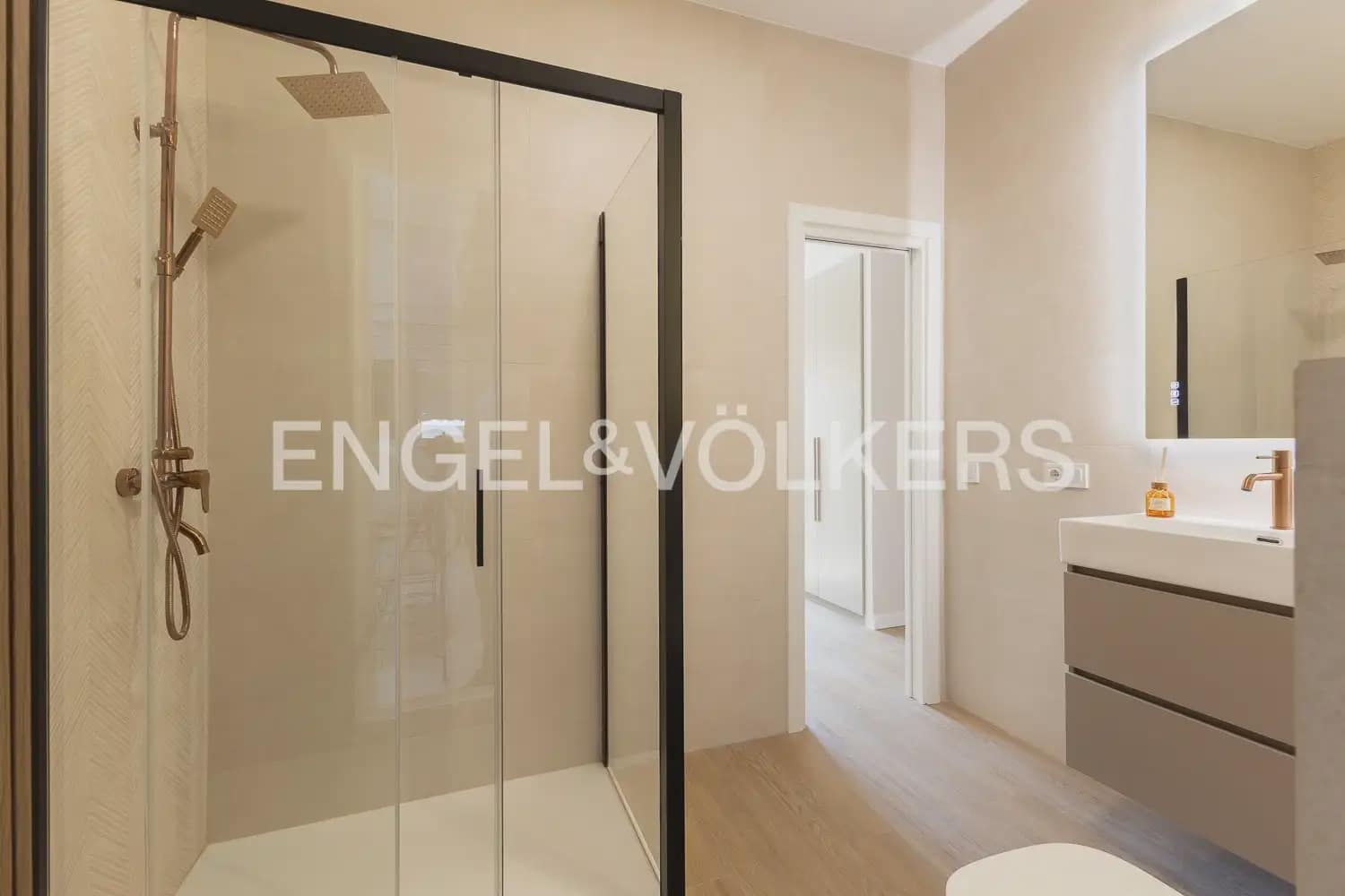 Piso de 2 habitaciones en València ciudad en venta - 420.000 € (Ref: 9897753)