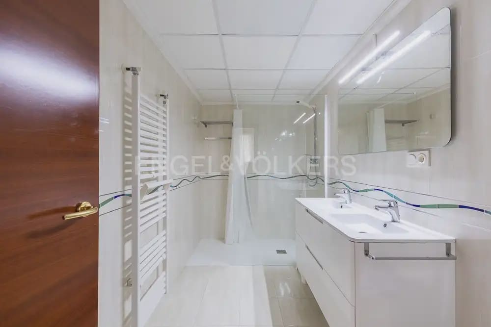 4 Zimmer Wohnung zu vermieten in Valencia Stadt mit Garage - 3.500 € (Ref: 9897754)