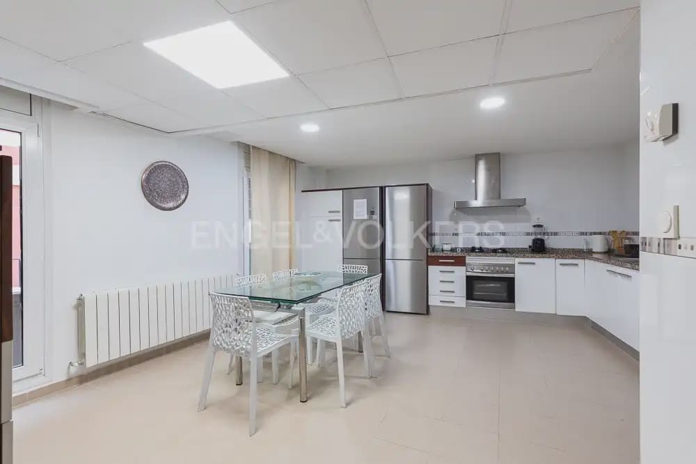 4 Zimmer Wohnung zu vermieten in Valencia Stadt mit Garage - 3.500 € (Ref: 9897754)