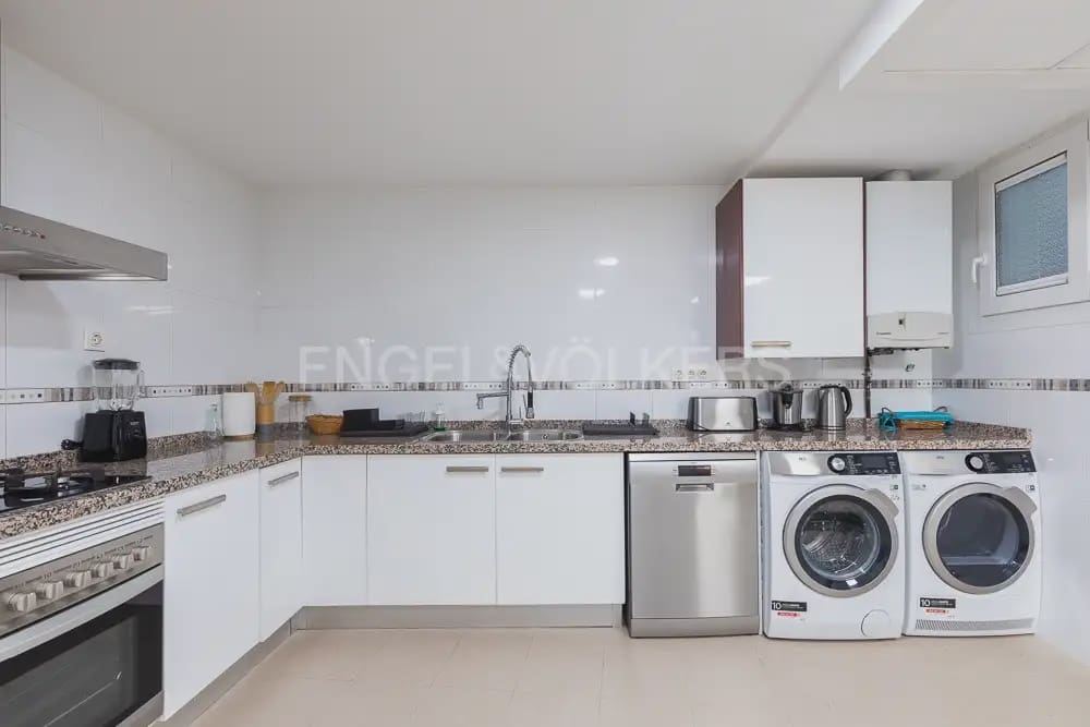 4 Zimmer Wohnung zu vermieten in Valencia Stadt mit Garage - 3.500 € (Ref: 9897754)