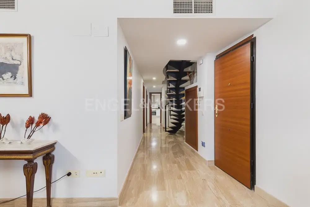 4 Zimmer Wohnung zu vermieten in Valencia Stadt mit Garage - 3.500 € (Ref: 9897754)