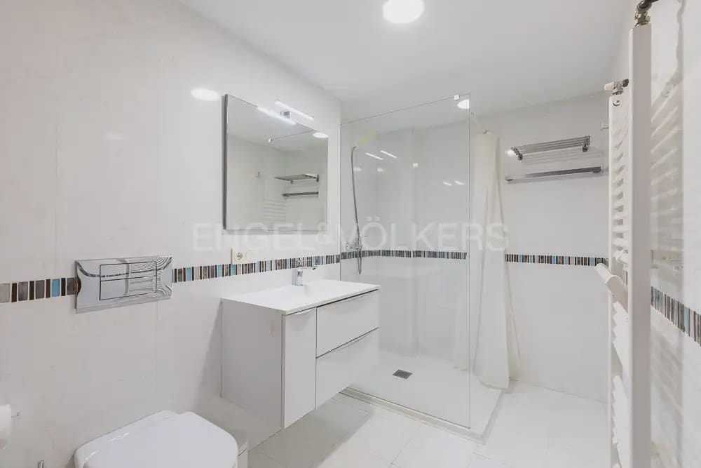 4 Zimmer Wohnung zu vermieten in Valencia Stadt mit Garage - 3.500 € (Ref: 9897754)