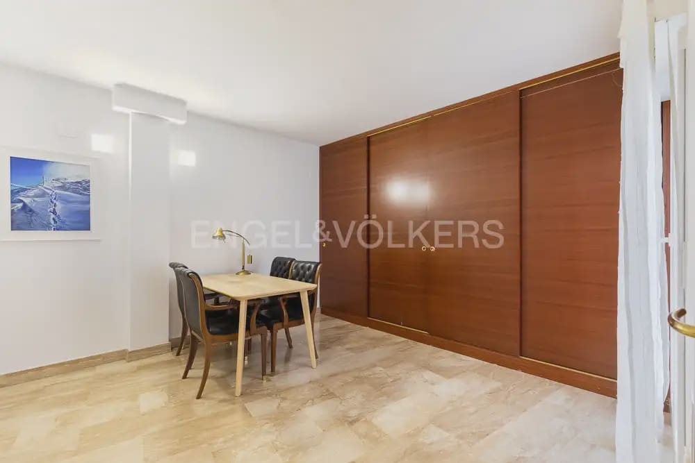 4 Zimmer Wohnung zu vermieten in Valencia Stadt mit Garage - 3.500 € (Ref: 9897754)