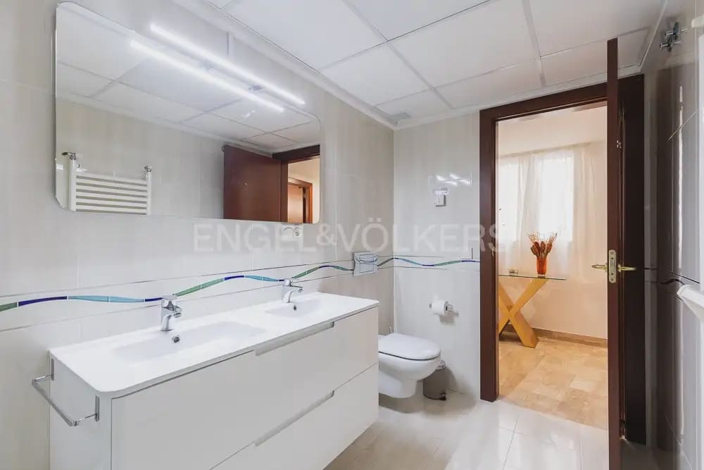4 Zimmer Wohnung zu vermieten in Valencia Stadt mit Garage - 3.500 € (Ref: 9897754)