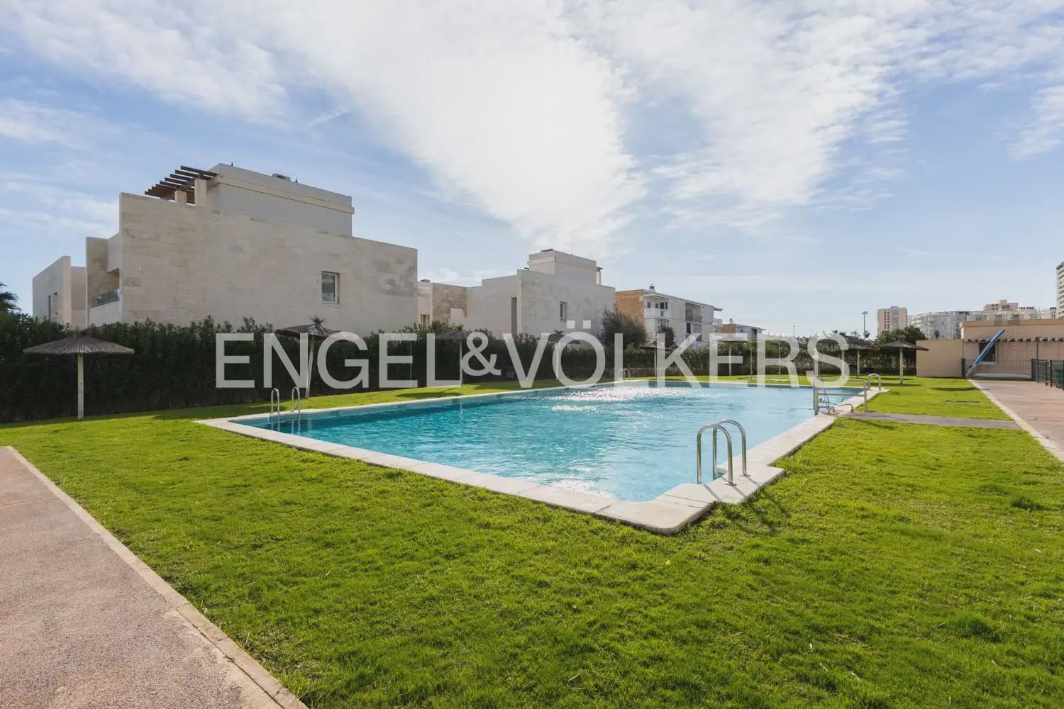3 sovrum Lägenhet att hyra i Puig med pool garage - 3 000 € (Ref: 9897757)