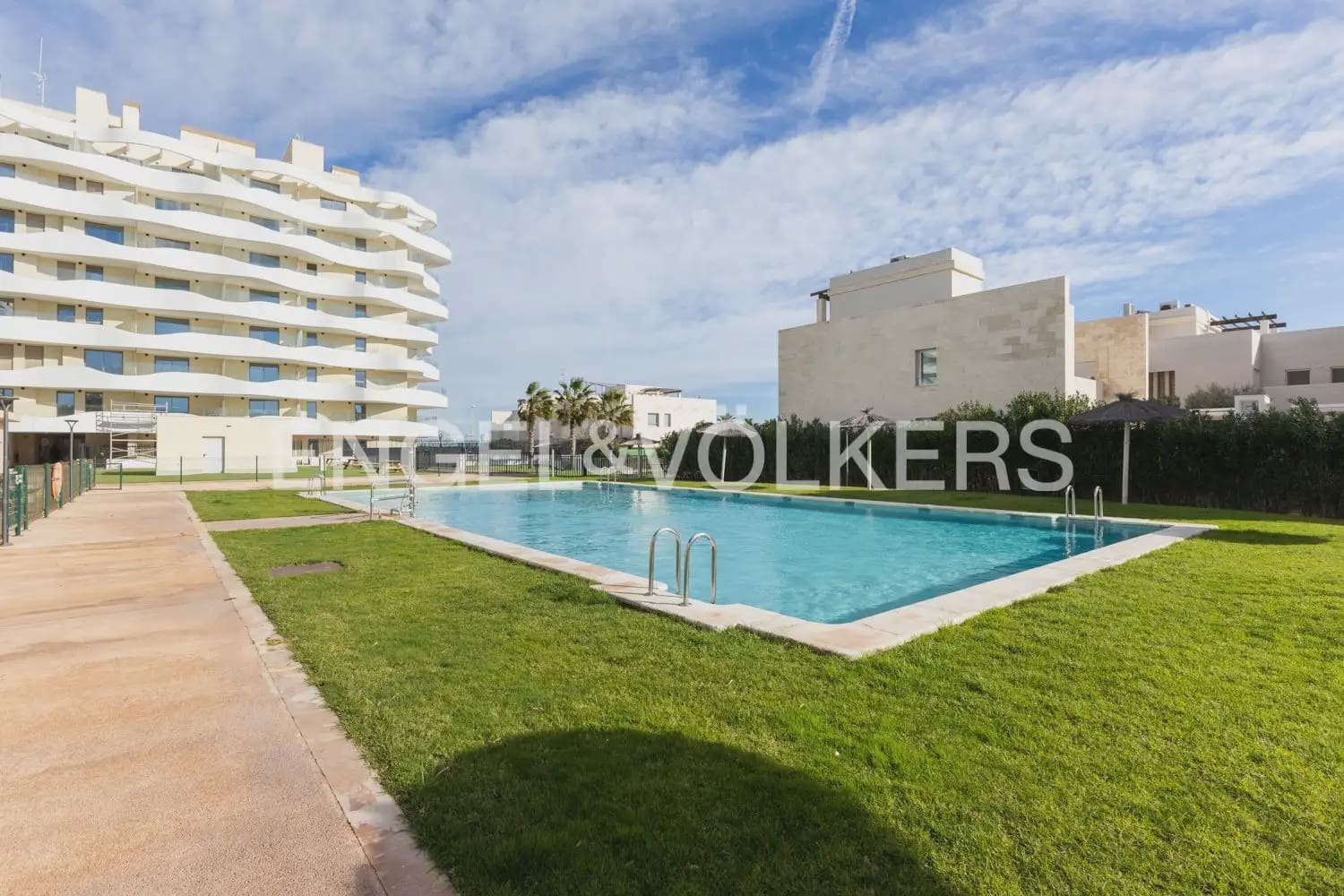 3 sovrum Lägenhet att hyra i Puig med pool garage - 3 000 € (Ref: 9897757)