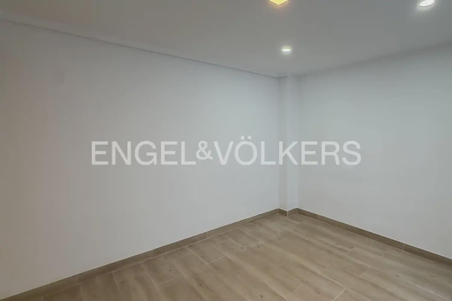 3 quarto Apartamento para arrendar em Valencia cidade - 1 400 € (Ref: 9897759)