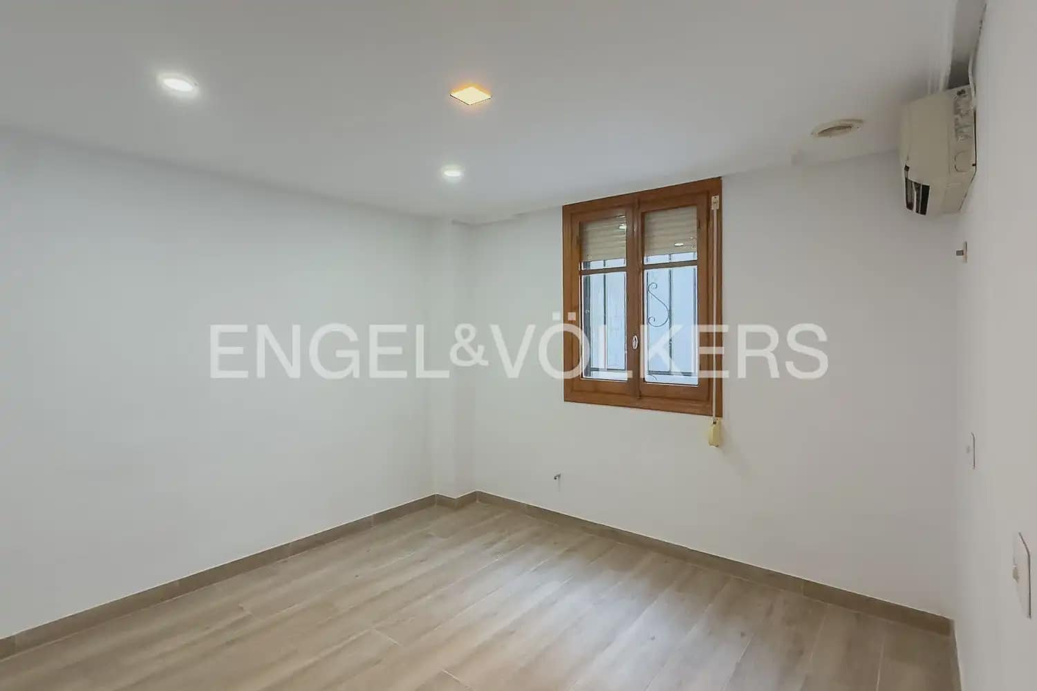 3 quarto Apartamento para arrendar em Valencia cidade - 1 400 € (Ref: 9897759)