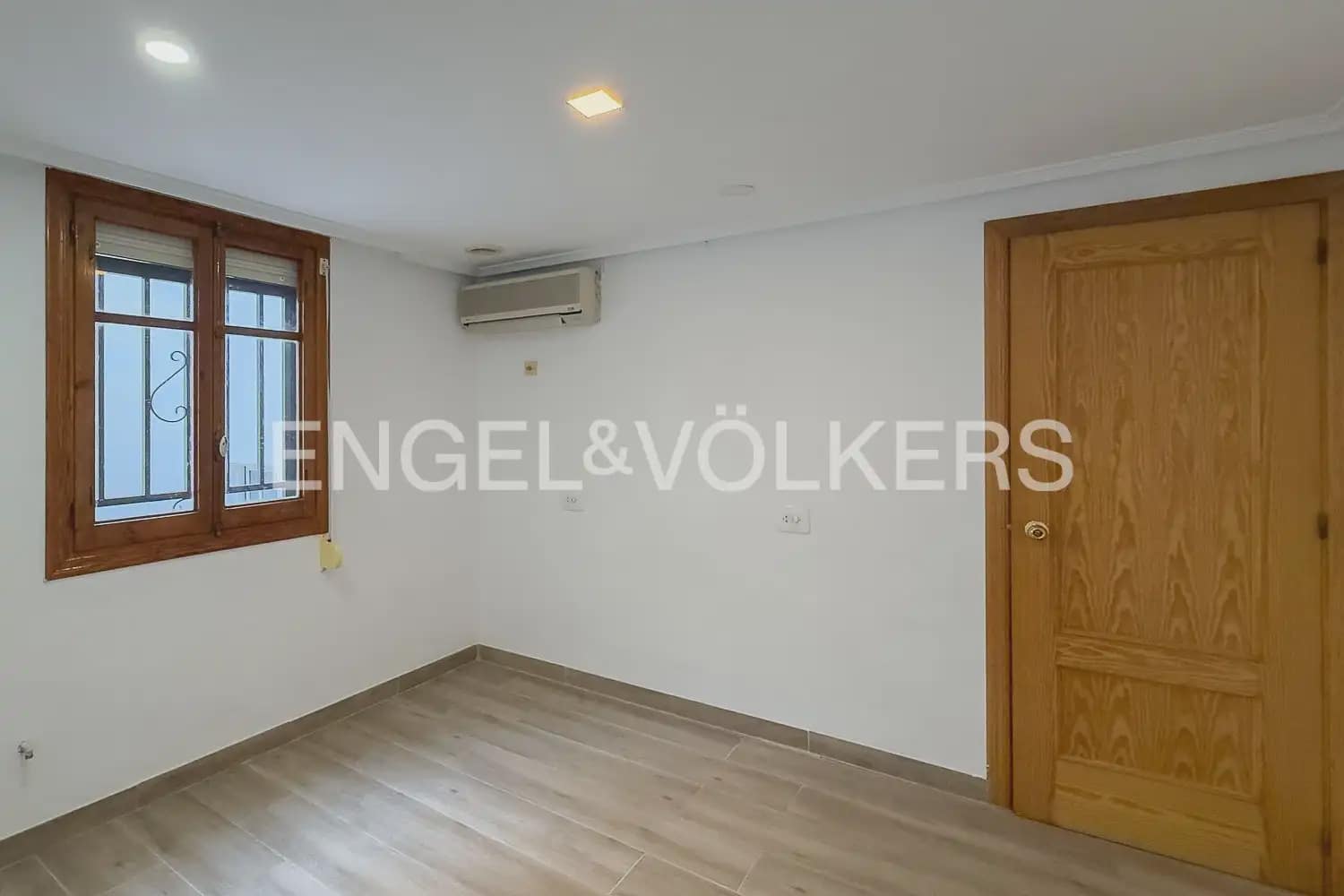 3 quarto Apartamento para arrendar em Valencia cidade - 1 400 € (Ref: 9897759)