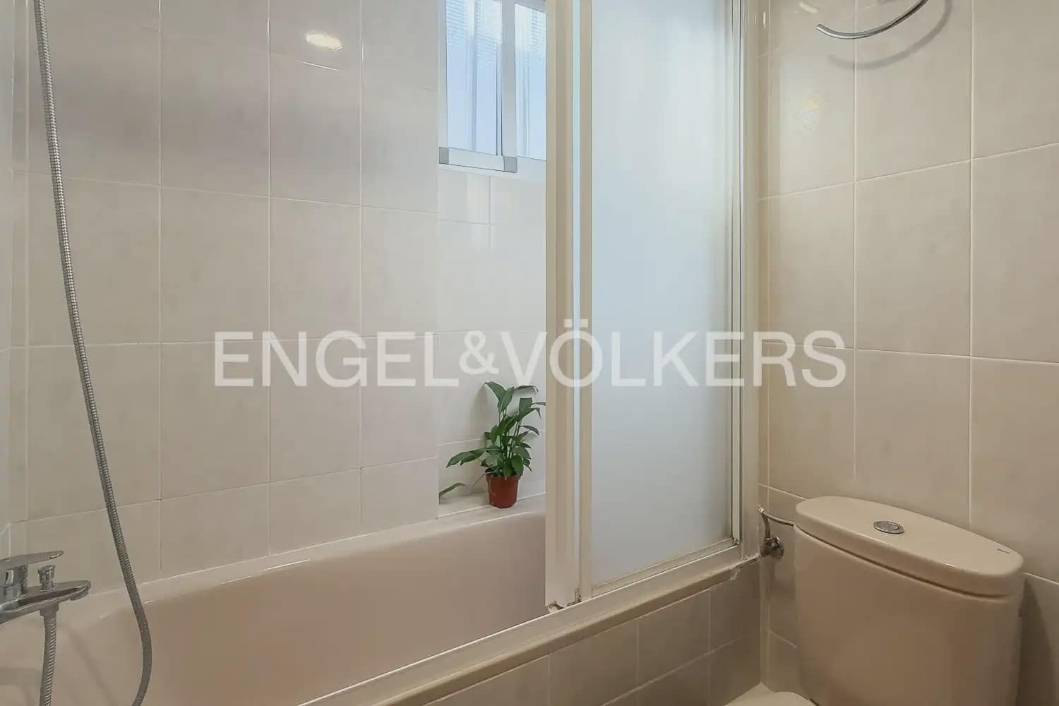 3 quarto Apartamento para arrendar em Valencia cidade - 1 400 € (Ref: 9897759)