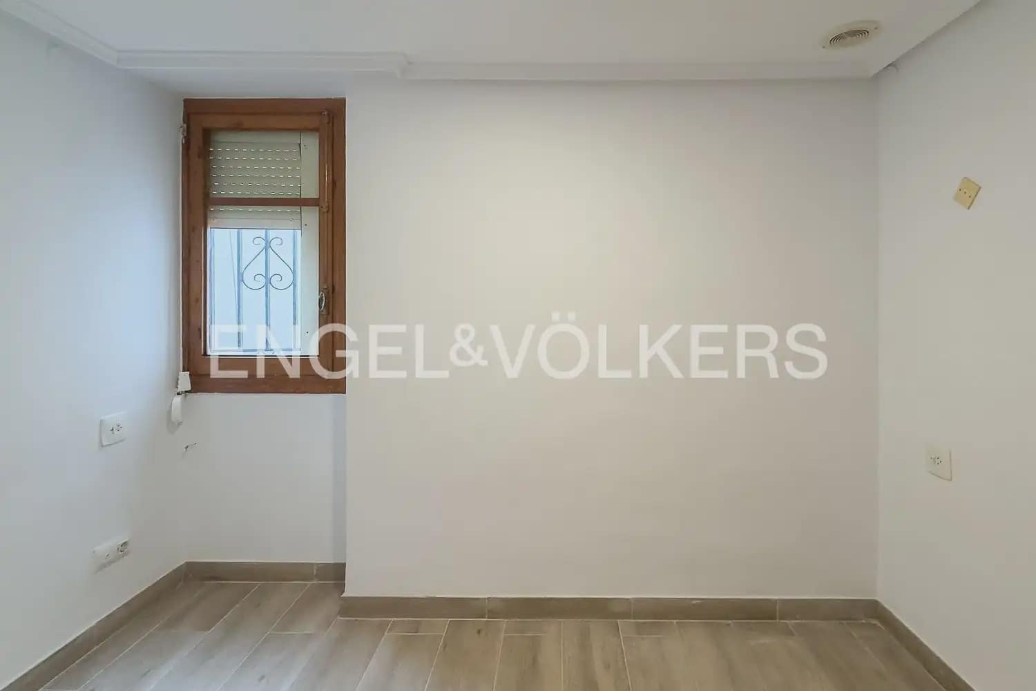 3 quarto Apartamento para arrendar em Valencia cidade - 1 400 € (Ref: 9897759)